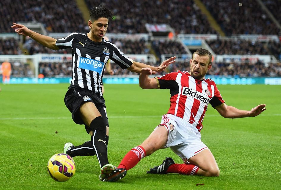 Newcastle United's Ayoze Perez is challenged by Sunderland midfielder Lee Cattermole during their Premier League clash at St James' Park. Photo: Laurence Griffiths/Getty Images