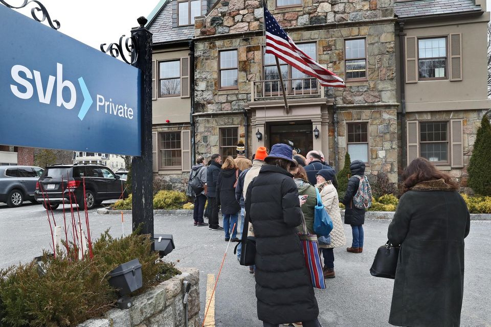 Silicon Valley Bank customers quickly rushed to withdraw funds. Photo: Nancy Lane/MediaNews Group/Boston Herald via Getty Images