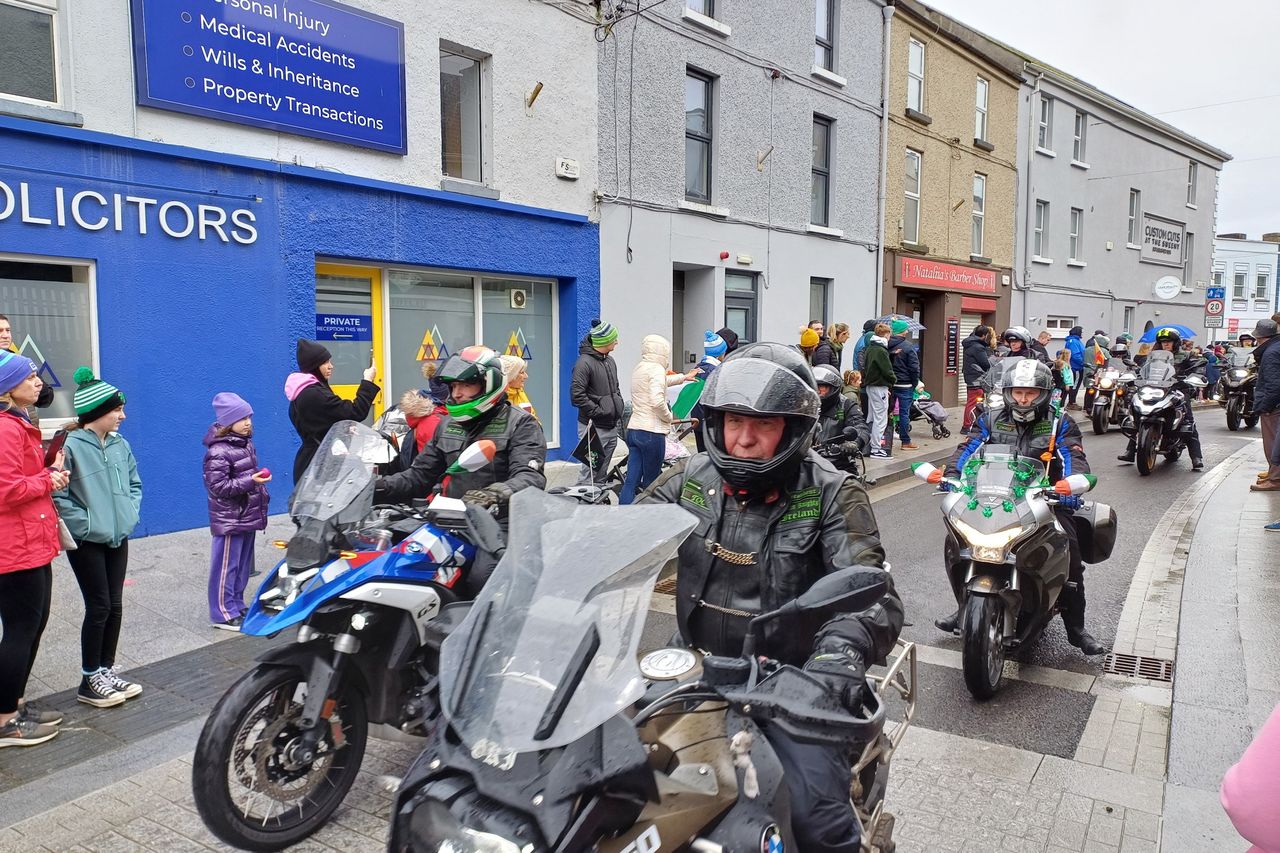 Westmeath crowds line streets of Athlone for spectacular Bank Holiday ...