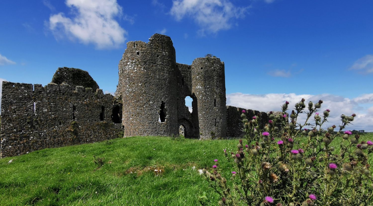 Hundreds of Viking enthusiast battle at the site of historical fort