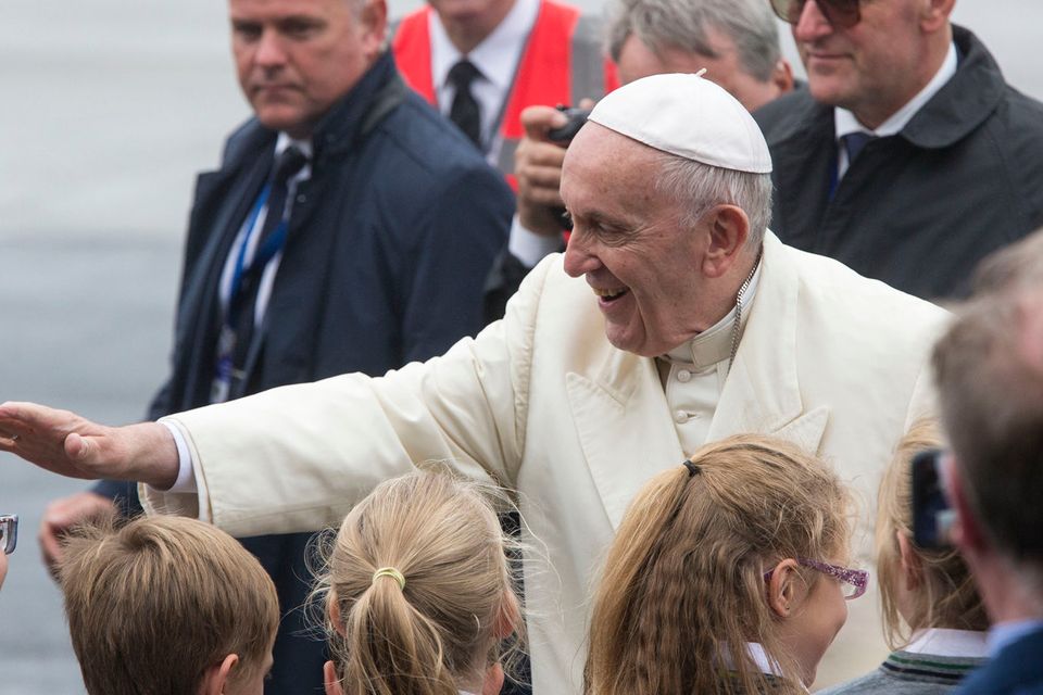 Pope Francis greets Knock School Children at Ireland West Airport, Knock today.
PIC COLIN O’RIORDAN