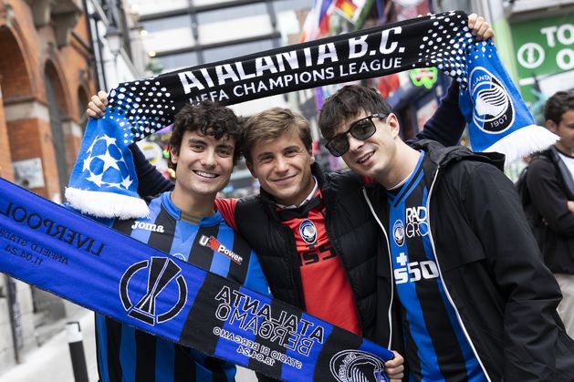 Fans in red and blue take over streets of Dublin for Europa League final