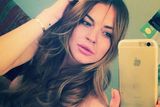 thumbnail: Lindsay Lohan selfie