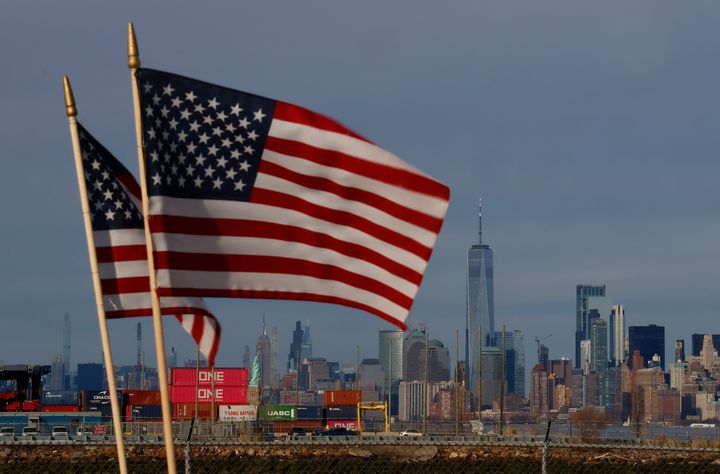 US economy slows, hitting job numbers