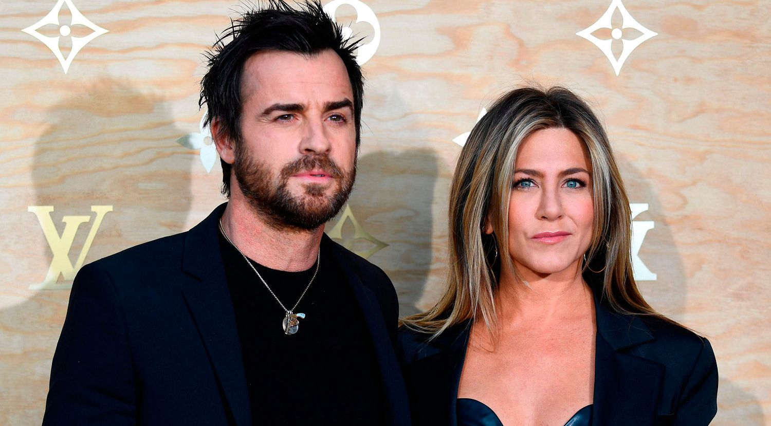 Jennifer Aniston and Justin Theroux Are in 'Louvre