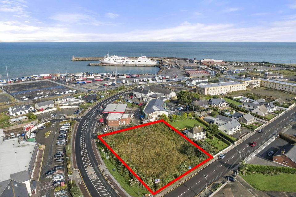 The site in Rosslare Harbour which has received planning permission for 16 apartments. 
