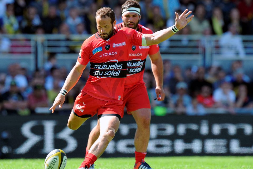 Toulon's fly-half Frederic Michalak kicks the ball during the French Top 14 rugby union match La Rochelle vs Toulon on April 25, 2015 at the Marcel Deflandre stadium
