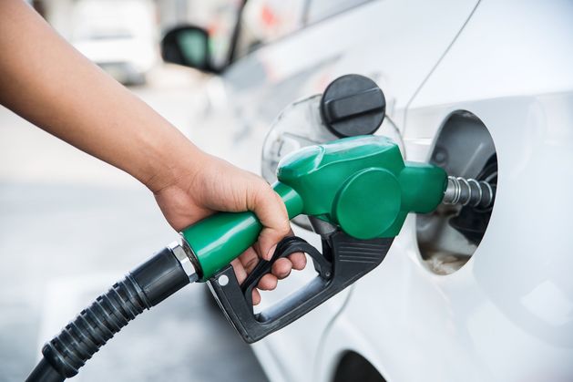 Carmakers Extend Lifespan of Petrol and Diesel Cars Amid EV Sales Slowdown