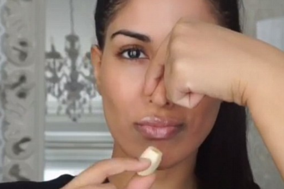 This is why women are rubbing raw garlic over their faces Irish