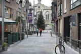 thumbnail: Cow's Lane in Temple Bar close to a Christmas tree where the homeless person was found dead this morning
