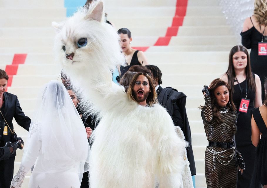 Jared Leto, dressed as Karl Lagerfeld's cat Choupette, poses at the Met Gala, an annual fundraising gala held for the benefit of the Metropolitan Museum of Art's Costume Institute with this year's theme "Karl Lagerfeld: A Line of Beauty", in New York City, New York, U.S., May 1, 2023. REUTERS/Brendan Mcdermid     TPX IMAGES OF THE DAY