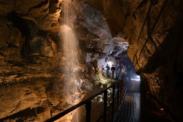 Le projet de la société Aillwee Cave de loger le personnel pris au ...