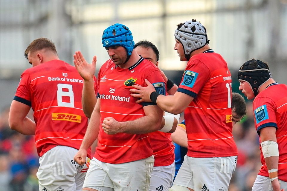 Tadhg Beirne of Munster, centre, celebrates with teammate Fineen Wycherley, right