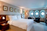 thumbnail: QE2, deluxe room