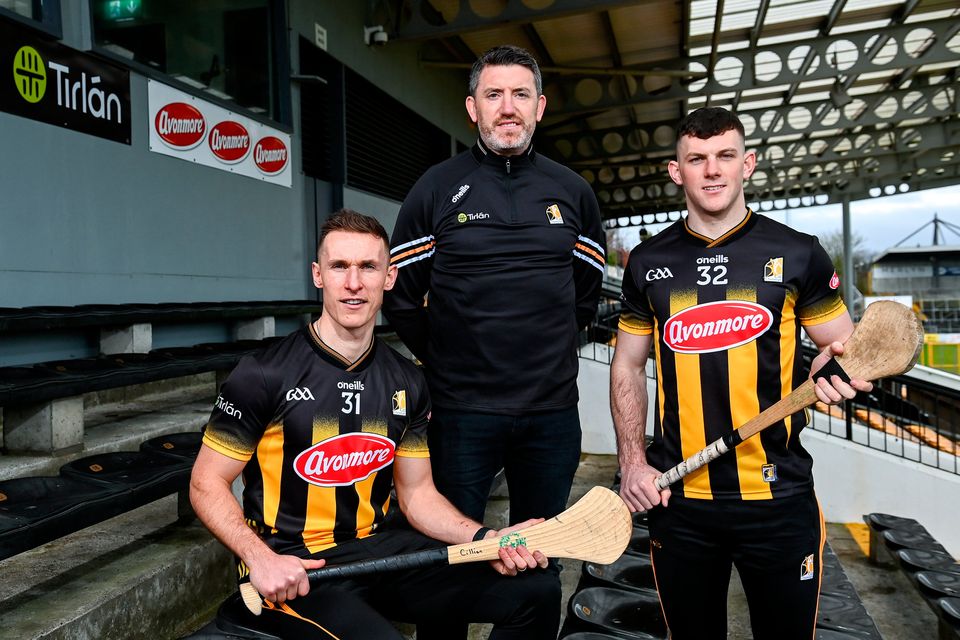 Kilkenny hurling manager Derek Lyng with Cillian Buckley, left, and Eoin Cody. Photo: Sportsfile