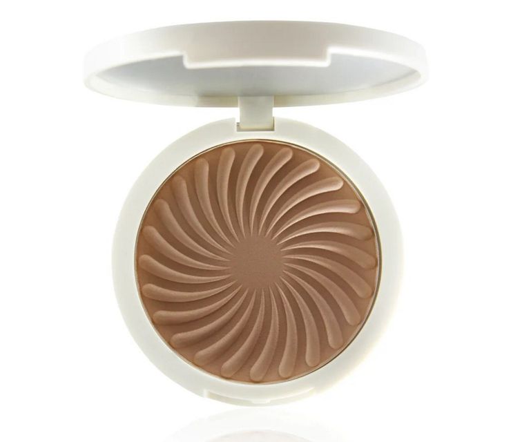 ​Lisa & Co Cosmetics Bronzer 01, €25, lisaandcocosmetics.com