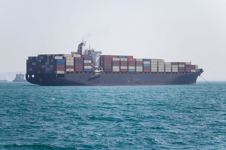 Oil rises but stocks swing amid Strait of Hormuz confusion