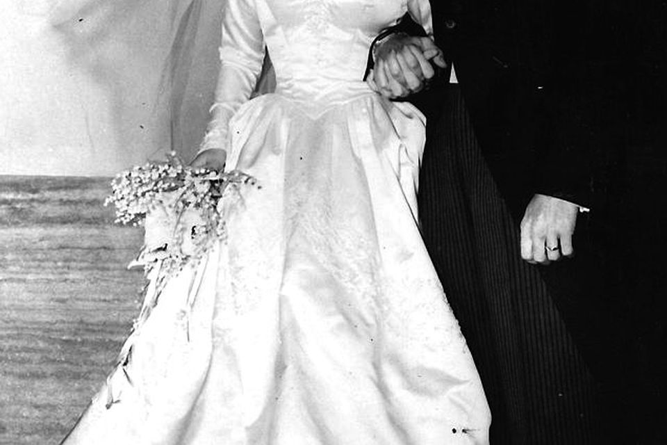 Liz Taylor's stunning dress for wedding No1... now it's for sale | Irish  Independent