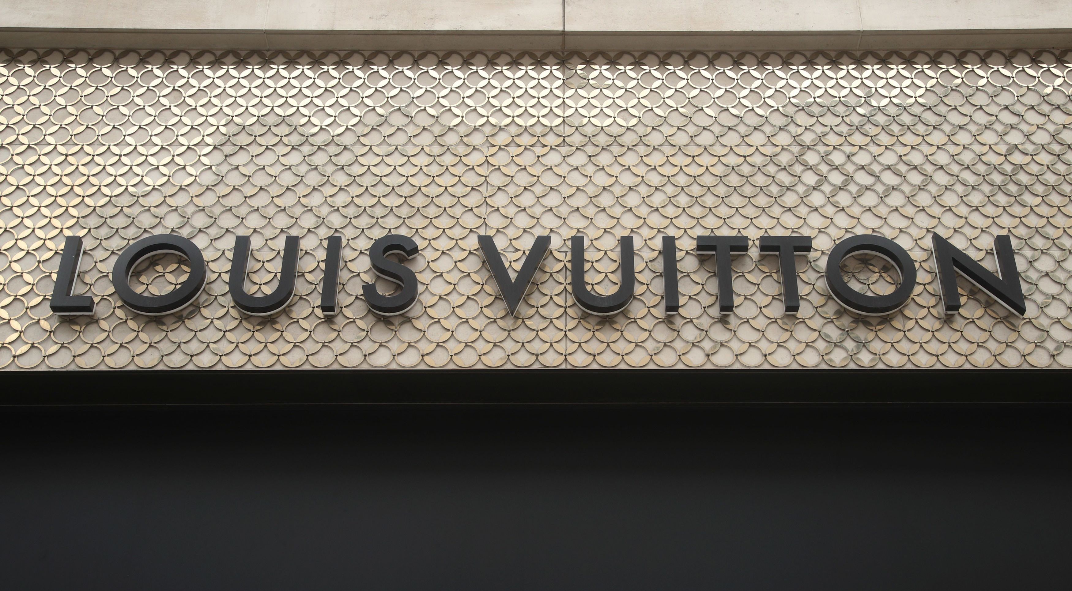 Luxury Giant LVMH to Buy Tiffany for $16.2 Billion - The New York