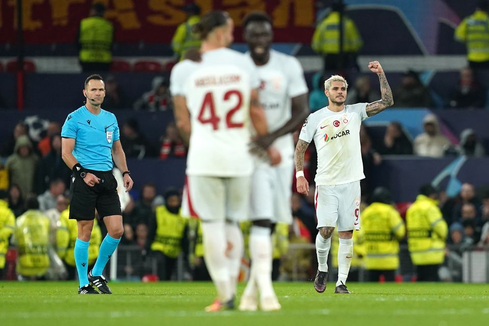 Galatasaray arranca empate e complica vida do United na Champions League