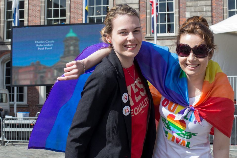 Sisters Rebecca and Rachel Doyle from Wexford waiting for the reults of same-sex marriage referendum at Dublin Castle.
Pic:Mark Condren