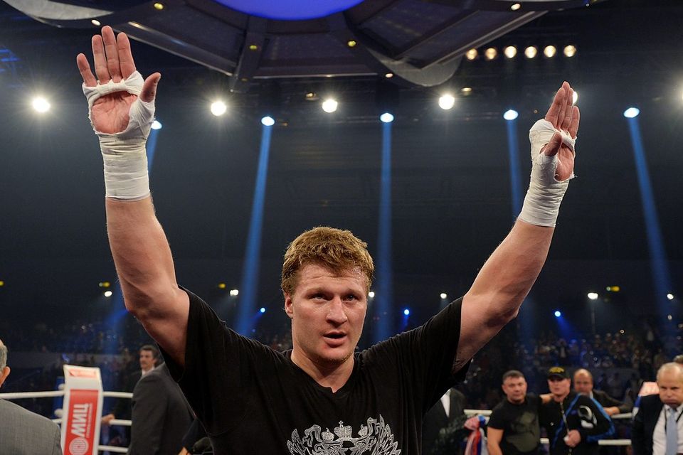 The fight was cancelled after Alexander Povetkin (p) failed to pass a drug test Photo: Getty