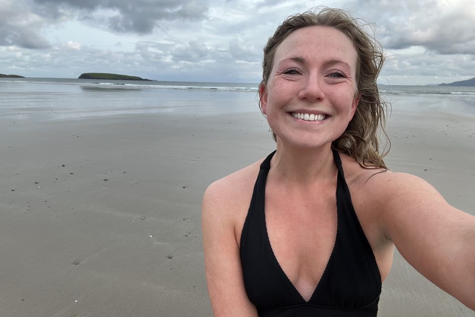 Amuigh faoin aer: Aedín réidh don tsnámh ar thrá an Chaoil