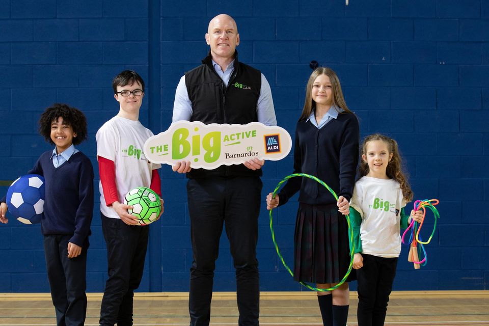 Barnardos Big Active ambassador Paul O'Connell with Jake Farmer, Conor O'Donnell, Sophia Whoriskey and Maria Rowley.