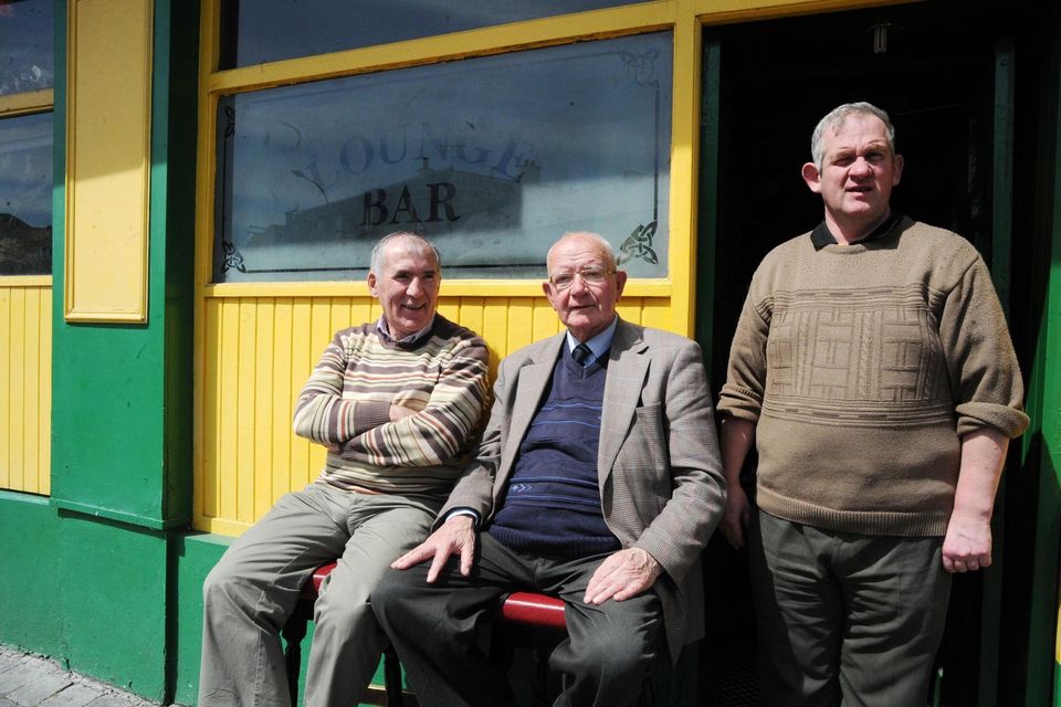 The late Jimmy O'Brien with his friend Weeshie Fogarty and (right)his son Jim Bob, who passed away last Friday, at Jimmy O'Brien's, College Street, Killarney.