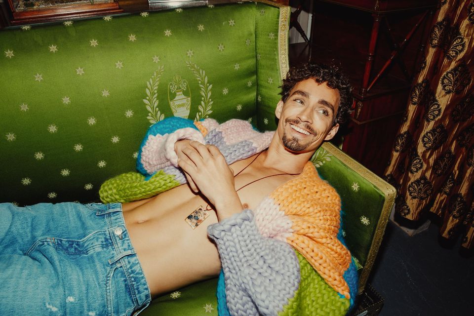 Robert Sheehan I Explored My Sexuality Just To See If There Were Any