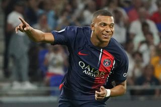Lyon 1-4 PSG: Kylian Mbappe strikes twice in first-half blitz as Ligue 1  champions cruise - Eurosport