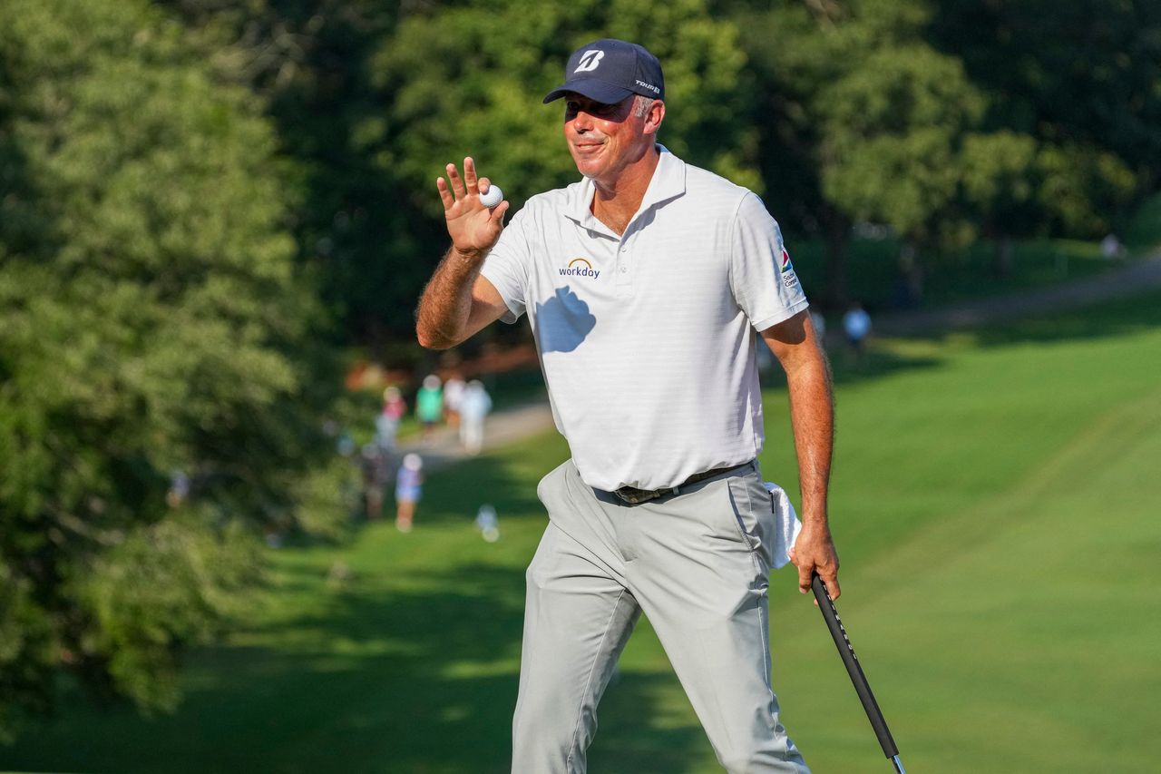 Matt Kuchar takes oneshot lead at Wyndham Championship with second