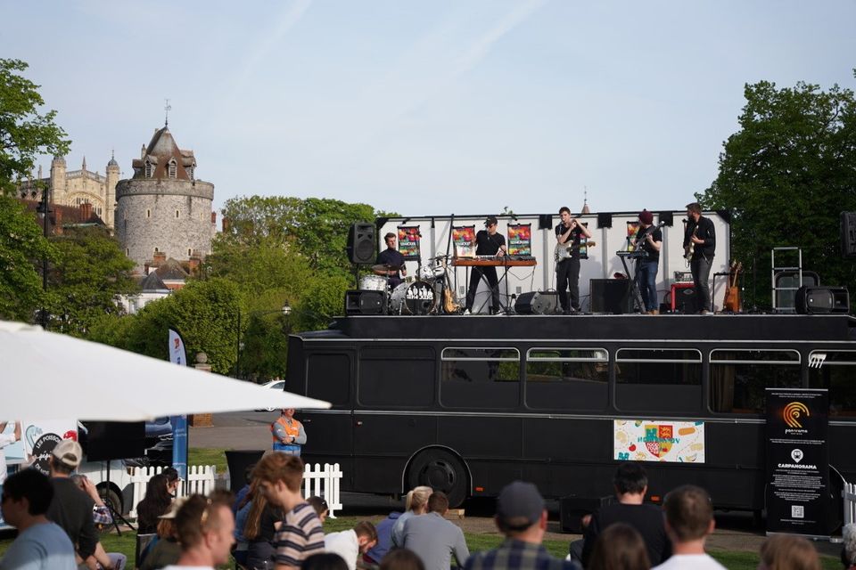French musicians For the Hackers are performing in New Ross this June Bank Holiday Monday. 