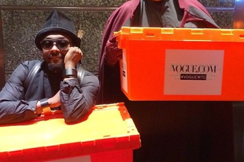 Singer Will.I.Am lends a hand in Vogue's office move.