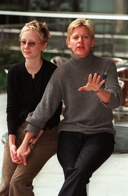 PA NEWS PHOTO 20/4/98 ACTRESS ELLEN DEGENERES STAR OF THE CHANNEL 4 "ELLEN" POSES WITH HER PARTNER ANNE HECHE DURING A PHOTOCALL IN LONDON TO PROMOTE HER UK SCREENING "COMING OUT" EPISODE