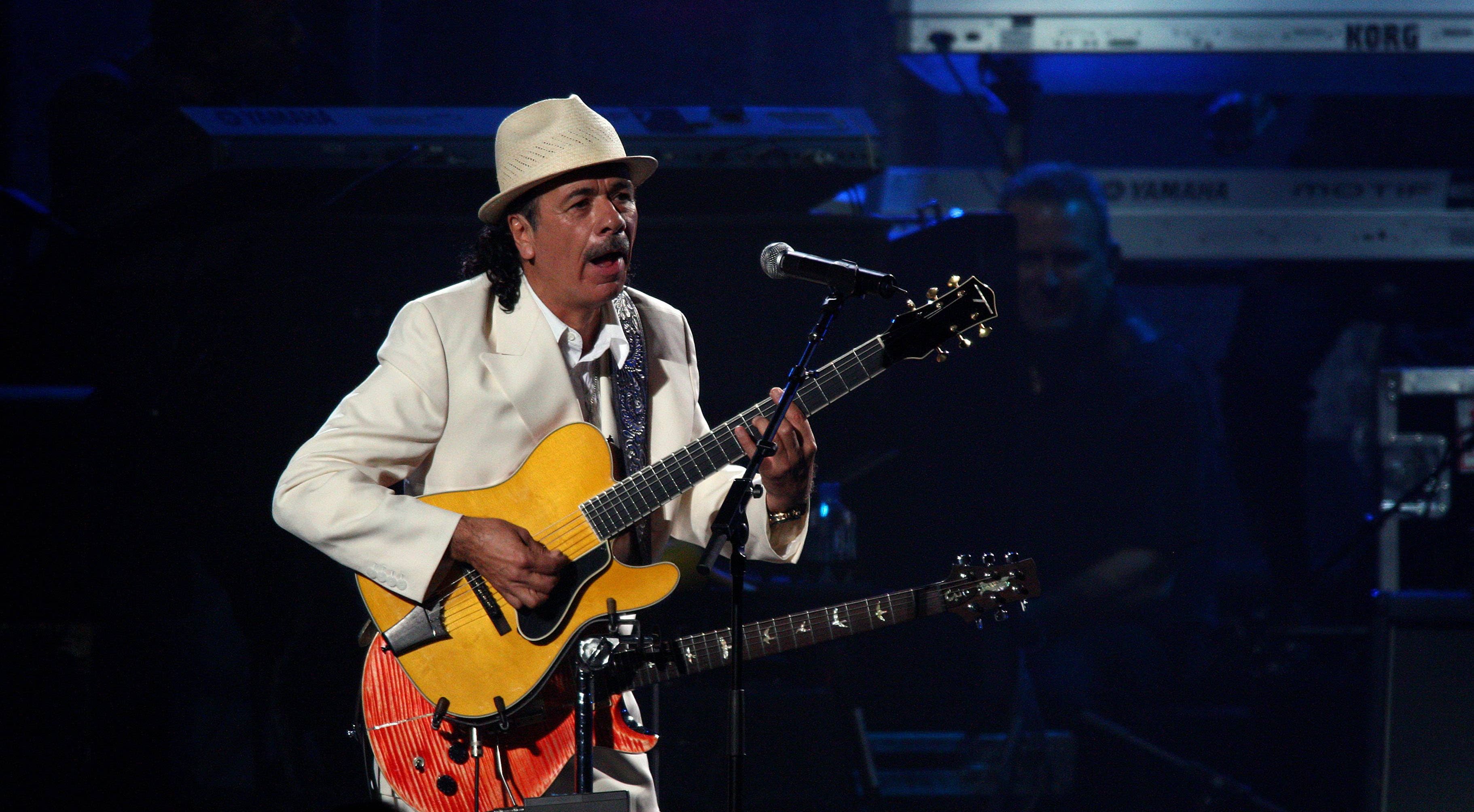 Carlos Santana is 'taking it easy' after collapsing onstage - Los