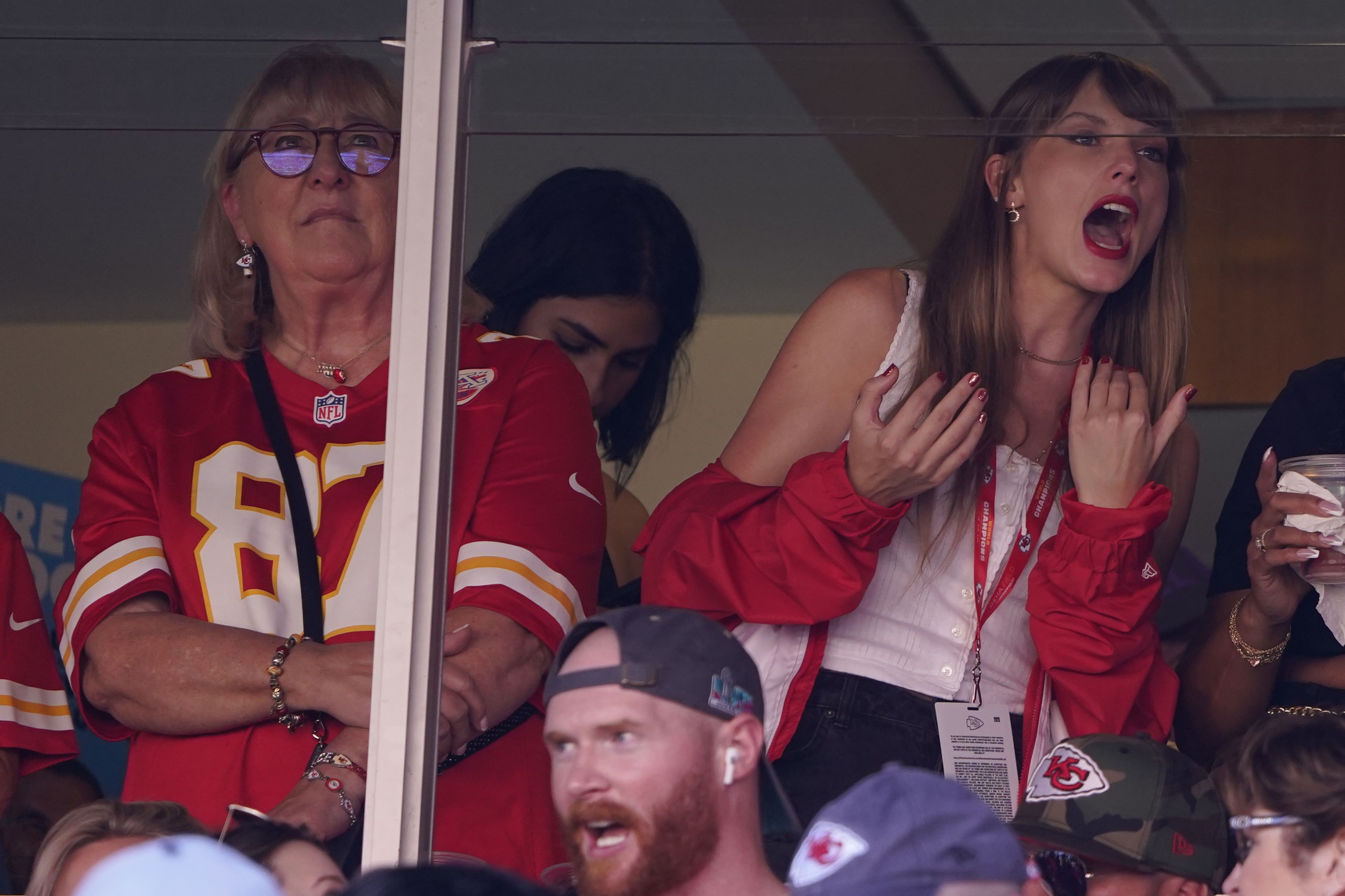 Kansas City Chiefs Coach Reveals Unexpected Matchmaking: Linking Taylor Swift with NFL Star Travis Kelce