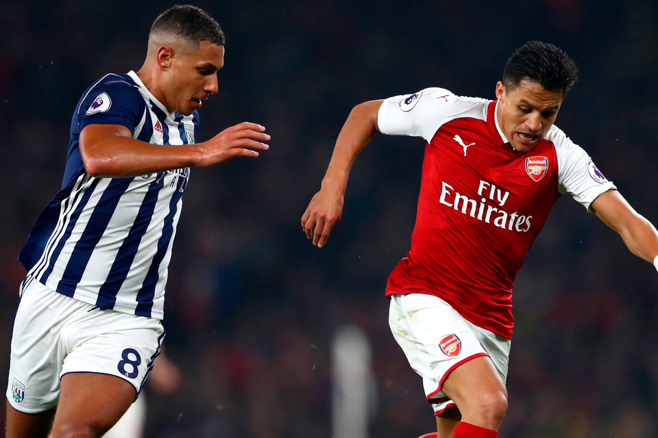 Arsenal's Alexis Sanchez stays ahead of West Brom's Jake Livermore. Photo: Getty Images