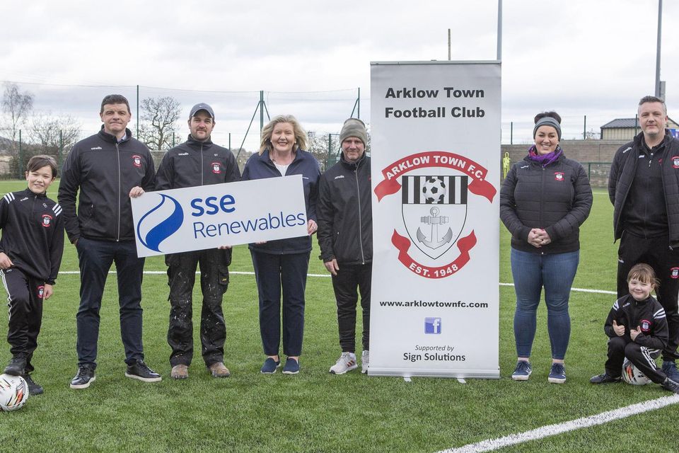 Owen Canavan, Dave O'Shea, Sean Tolan, Derek Hannigan, Sarah Duffy, Mia Canavan and Gavin Canavan of Arklow Town FC pictured with Deirdre Keogh of SSE Renewables