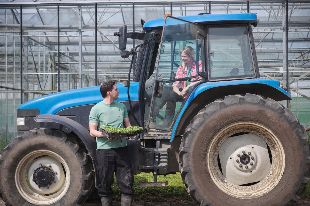 Cab slagging: What is the TikTok tractor trend all about? | Irish  Independent