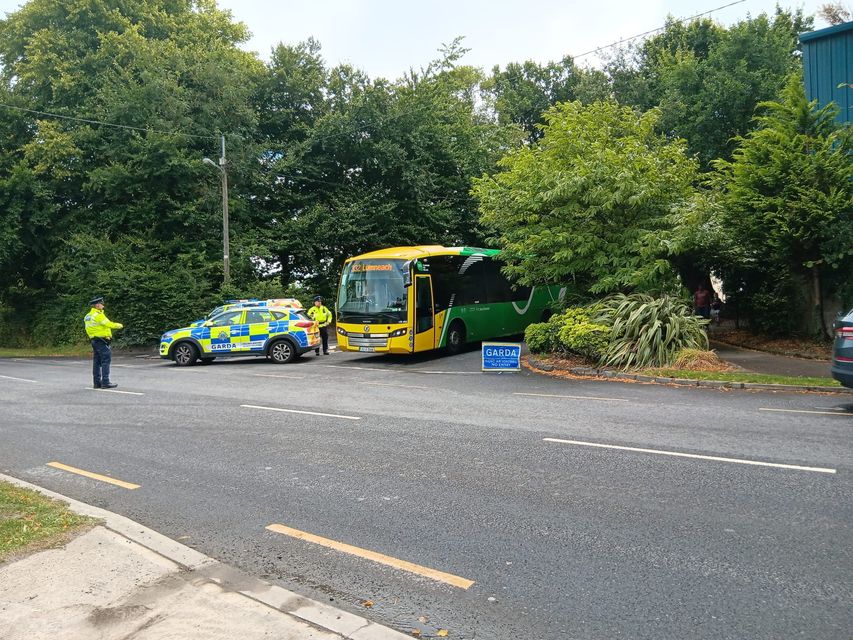 Reports of up to 70 gardaí mounted a major security operation in Dundrum, Co Tipperary, this morning to protect the first group of international protection applicants to stay at the local hotel 