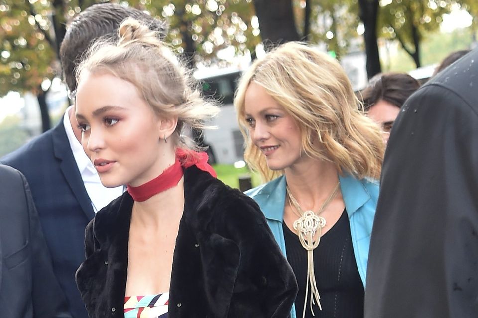 Johnny Depp's ex Vanessa Paradis calls Amber Heard's domestic abuse claims  'outrageous' | Irish Independent