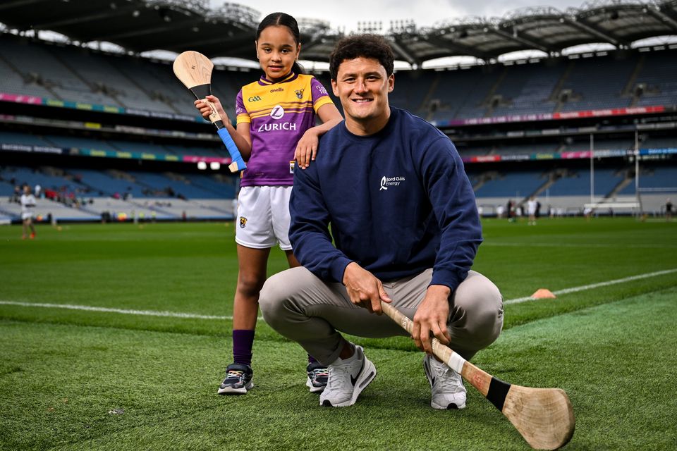Bord Gáis Energy ambassador and Wexford hurling star Lee Chin with five-year-old Kelsi Noonan at Croke Park for the launch of Bord Gáis Energy’s continued sponsorship of the GAA All-Ireland Senior Hurling Championship. Photo: David Fitzgerald/Sportsfile 

​