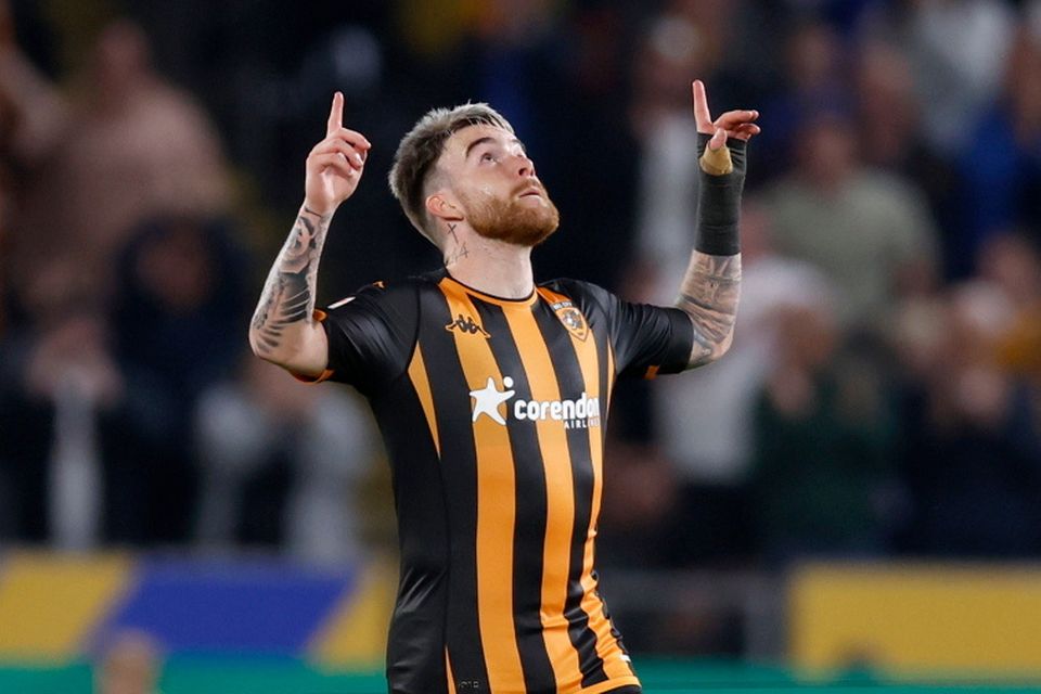 WATCH: Aaron Connolly earns Hull a point with incredible brilliant header  against Coventry | Independent.ie