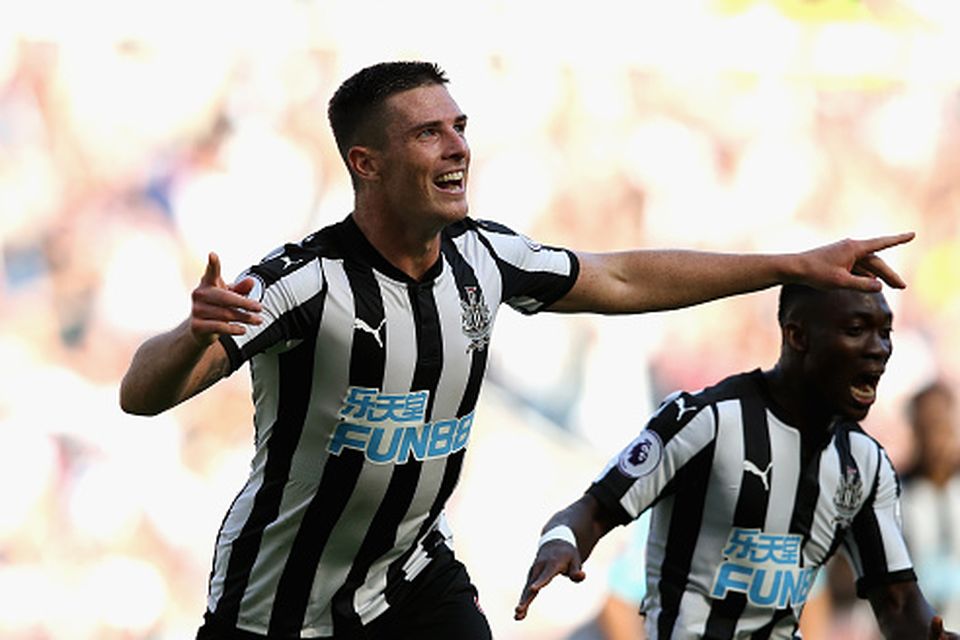 Ciaran Clark of Newcastle United celebrates scoring his sides second goal during the Premier League match between Newcastle United and West Ham United at St. James Park on August 26, 2017 in Newcastle upon Tyne, England.  (Photo by Jan Kruger/Getty Images)