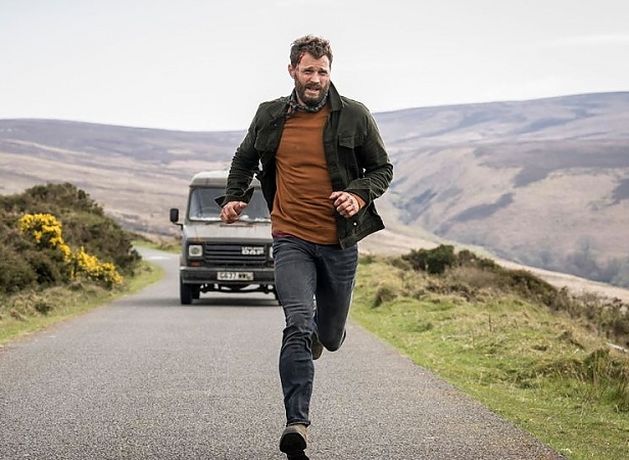 ‘I’m very open-minded to the idea of a united Ireland’ – Jamie Dornan chats about filming latest season of ‘The Tourist’ at home