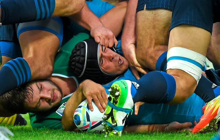 Edoardo Gori, Italy, is tackled by Iain Henderson, Ireland. 2015 Rugby World Cup, Pool D, Ireland v Italy. Olympic Stadium, Stratford, London, England. Picture credit: Stephen McCarthy / SPORTSFILE