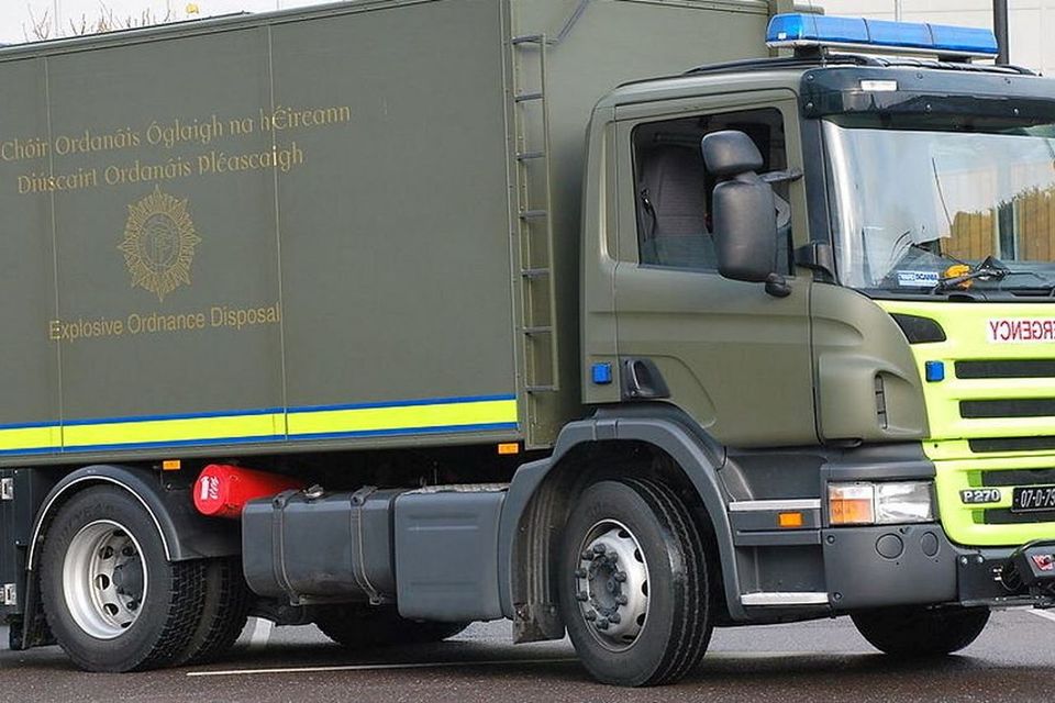 Army bomb disposal unit deployed to Limerick estate after ‘suspect device’ found under vehicle