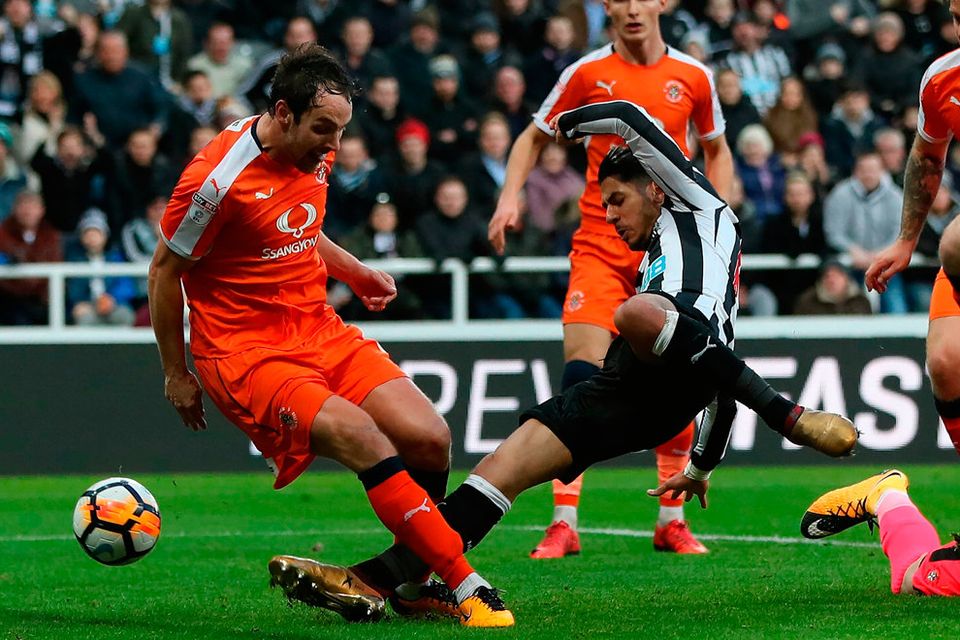 Ayoze Perez of Newcastle United scores the opening goal   Photo: Getty