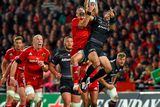 thumbnail: Conor Murray, Munster, challenges for a high ball with Neil de Kock, Saracens. Pictuer credit: Diarmuid Greene / SPORTSFILE